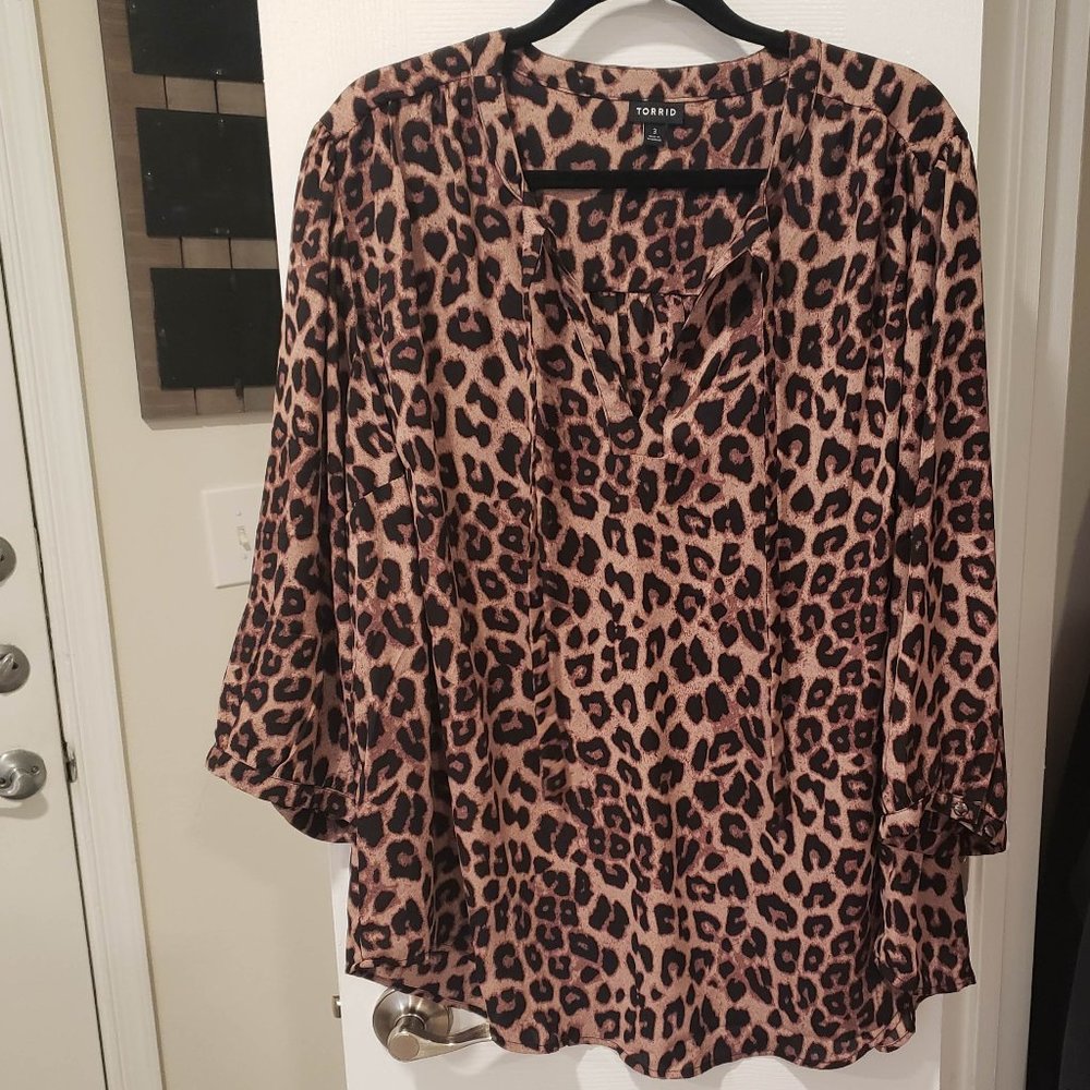 TORRID LEOPARD TIE NECK PEASANT BLOUSE